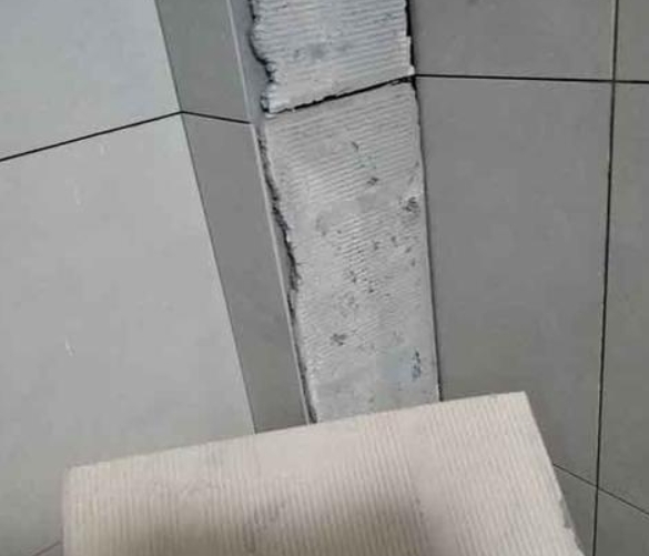 佳木斯瓷砖空鼓维修公司分享下厨房瓷砖脱落的补救措施。